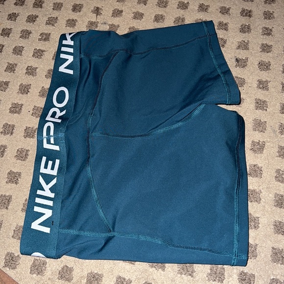 Nike pro fry fit shorts - Picture 2 of 3